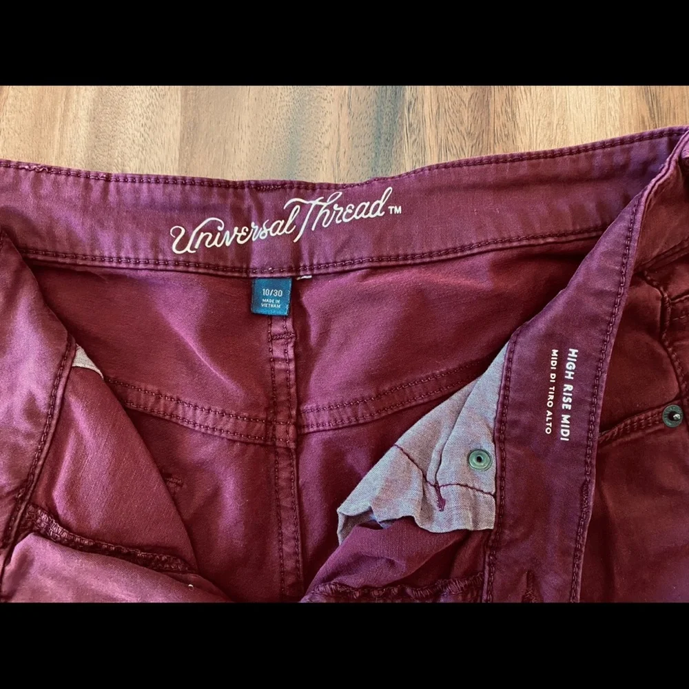 Universal Thread Women's Burgundy and Black Shorts - Picture 6 of 9